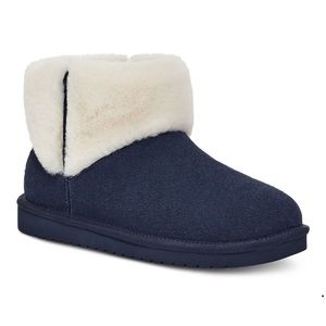 Koolaburra Navy and Cream Ankle Booties